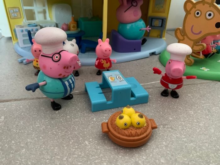 Lot Peppa pig maison parcs et figurines - photo numéro 4