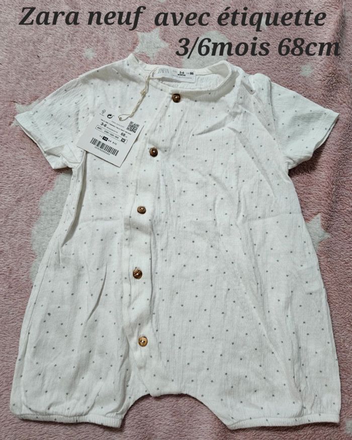 1 barboteuse étoiles marque Zara taille 3 / 6 mois neuve avec étiquette