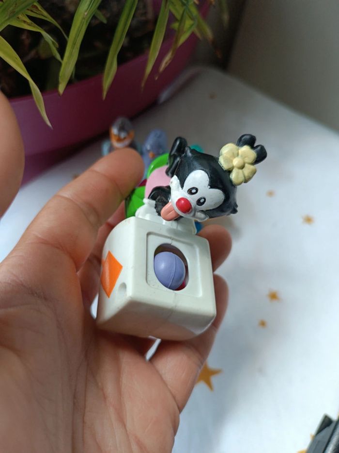 Figurine oiseau bird pigeon skate jaune yellow Warner Bros 1993 animaniacs glace icecream chariot - photo numéro 14