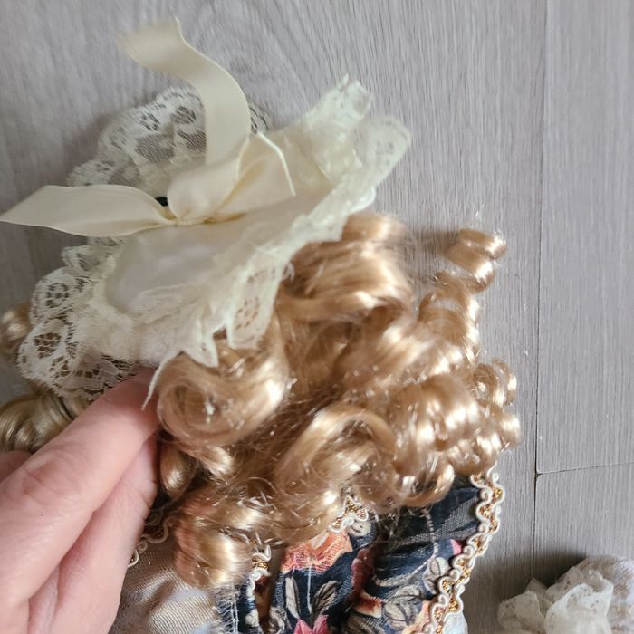 Poupée porcelaine - photo numéro 4