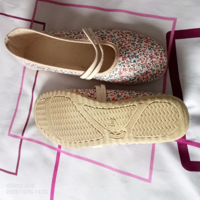 Chaussures d intérieur - photo numéro 2