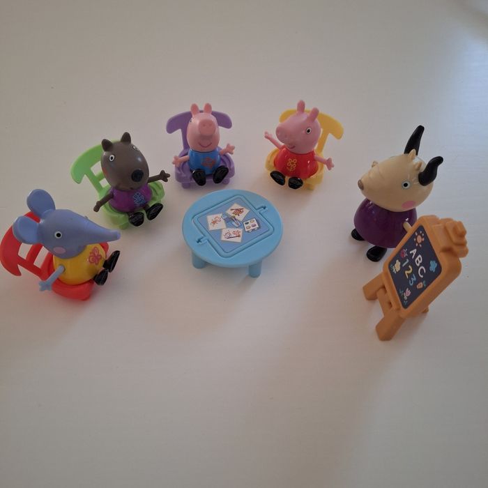 Lot de figurines peppa pig