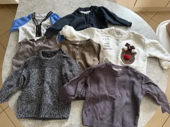 Lot de pulls et gilets