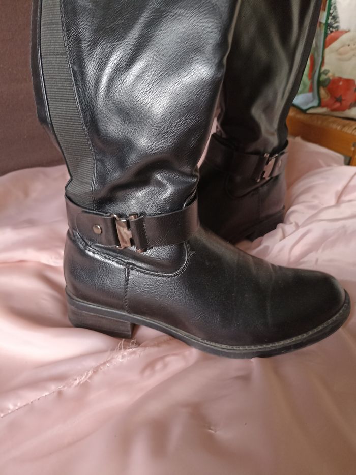 Bottes noires - photo numéro 2