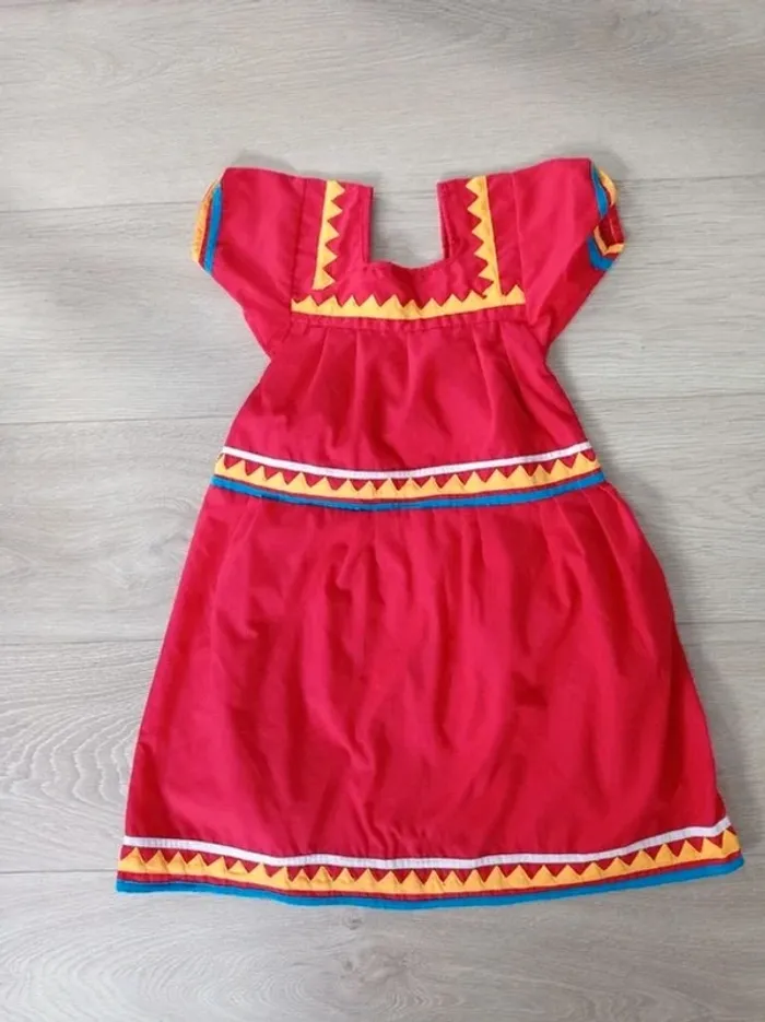 Robe longue rouge 4 ans neuve