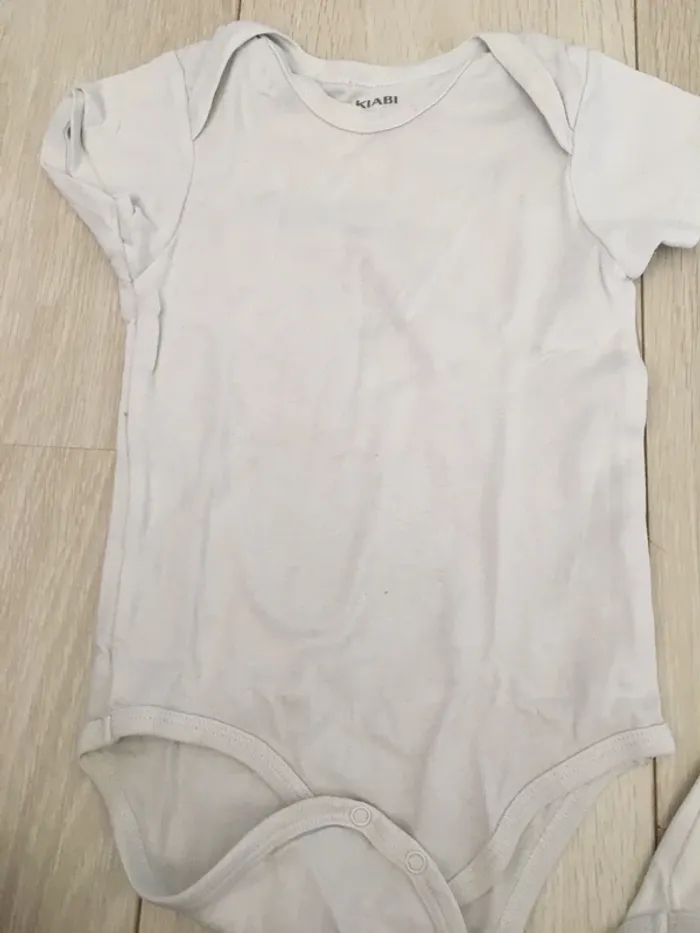 Lot bodys manches courtes 24 mois H&M - photo numéro 5