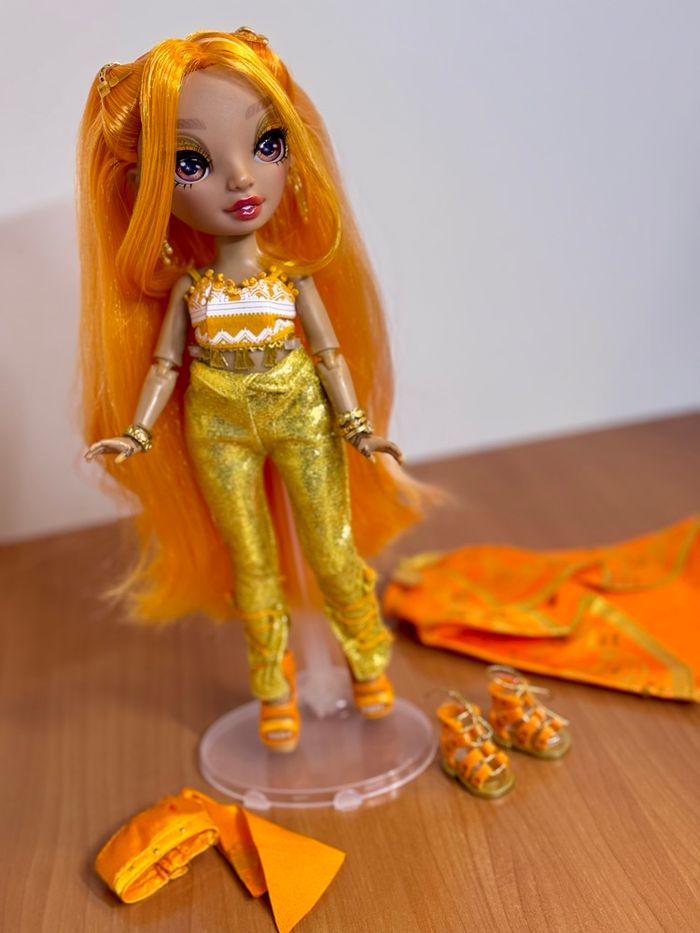 Meena Rainbow High - photo numéro 5