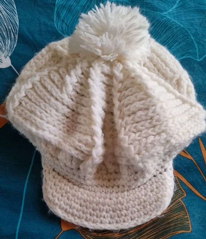 Casquette blanche en laine - photo numéro 2