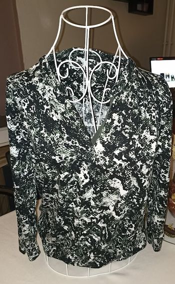 Tunique imprimée verte et blanche - Le Classique Chic et Détail