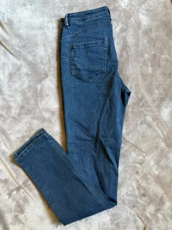 Jean femme taille 34