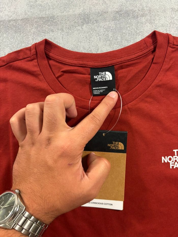 T-Shirt The North Face Rouge Taille S Neuf avec étiquette - photo numéro 5