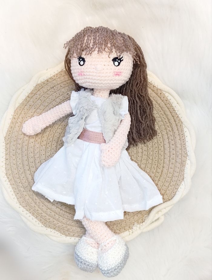Poupée en crochet fait main