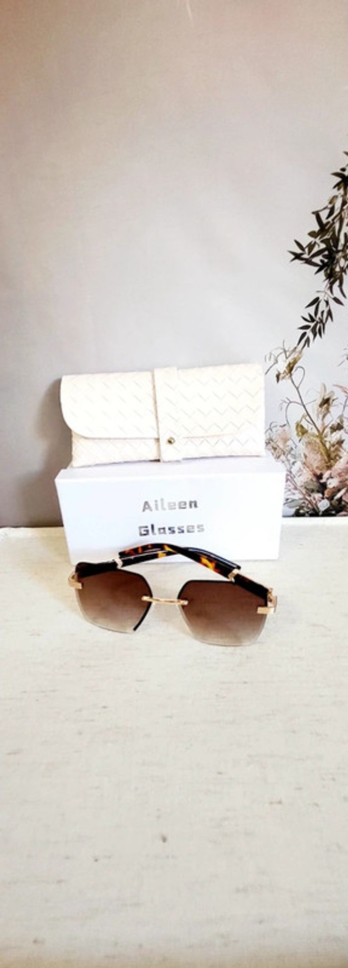 Lunettes de soleil carrées dégradé marron avec étui blanc tressé - photo numéro 5