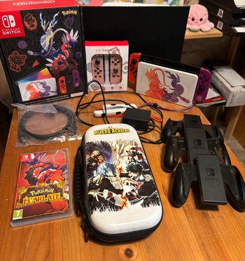 Nintendo switch Oled édition Pokémon écarlate et violet