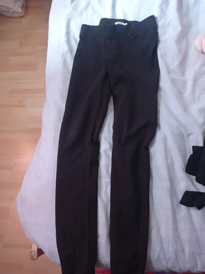 Pantalon élastique noir pour petite fille