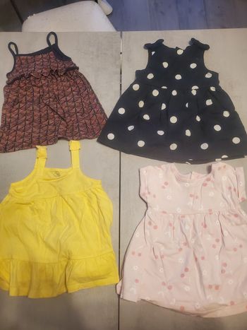 Lot de robes 9 mois