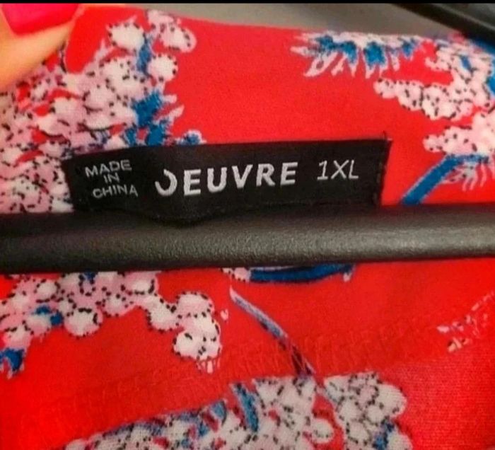 Longue robe  rouge fleurie - photo numéro 3