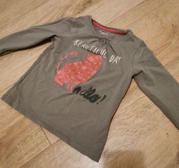 Tee shirt manche longue taille 5 ans très bon état