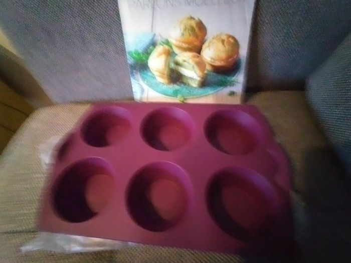 Moule à muffins et son livre de recettes tupperware