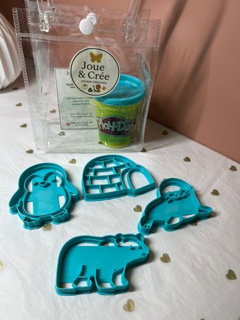 Box "Polaire enchanté" : emporte-pièces et pot de pâte à modeler