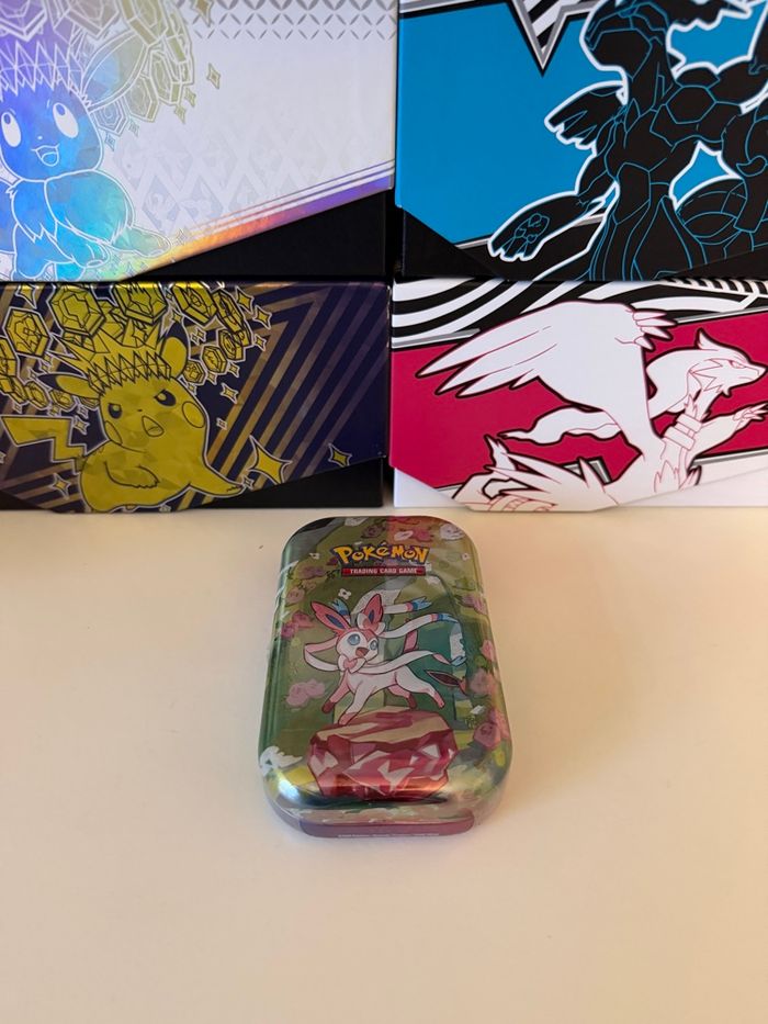 Mini Tin Nymphali Évolution Prismatique (EV 8,5)