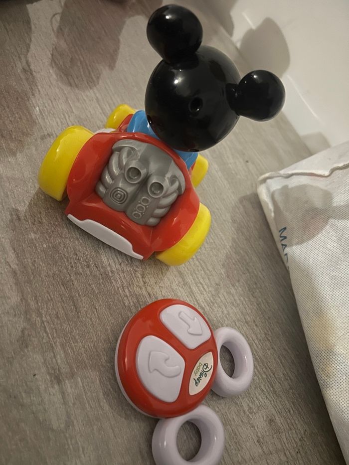 Voiture Mickey télécommandée - photo numéro 2