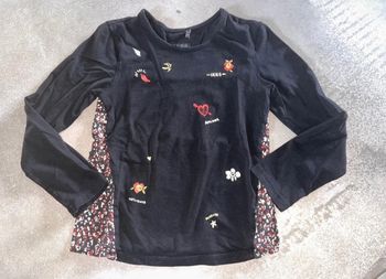 T shirt ikks 5 ans  Bon état