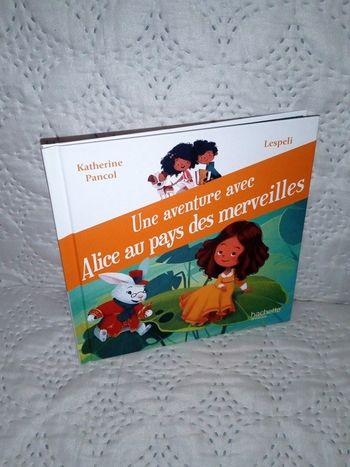 Livre une aventure avec Alice au pays des merveilles
