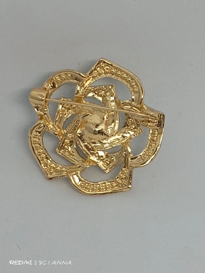 Broche fleur élégante - photo numéro 2