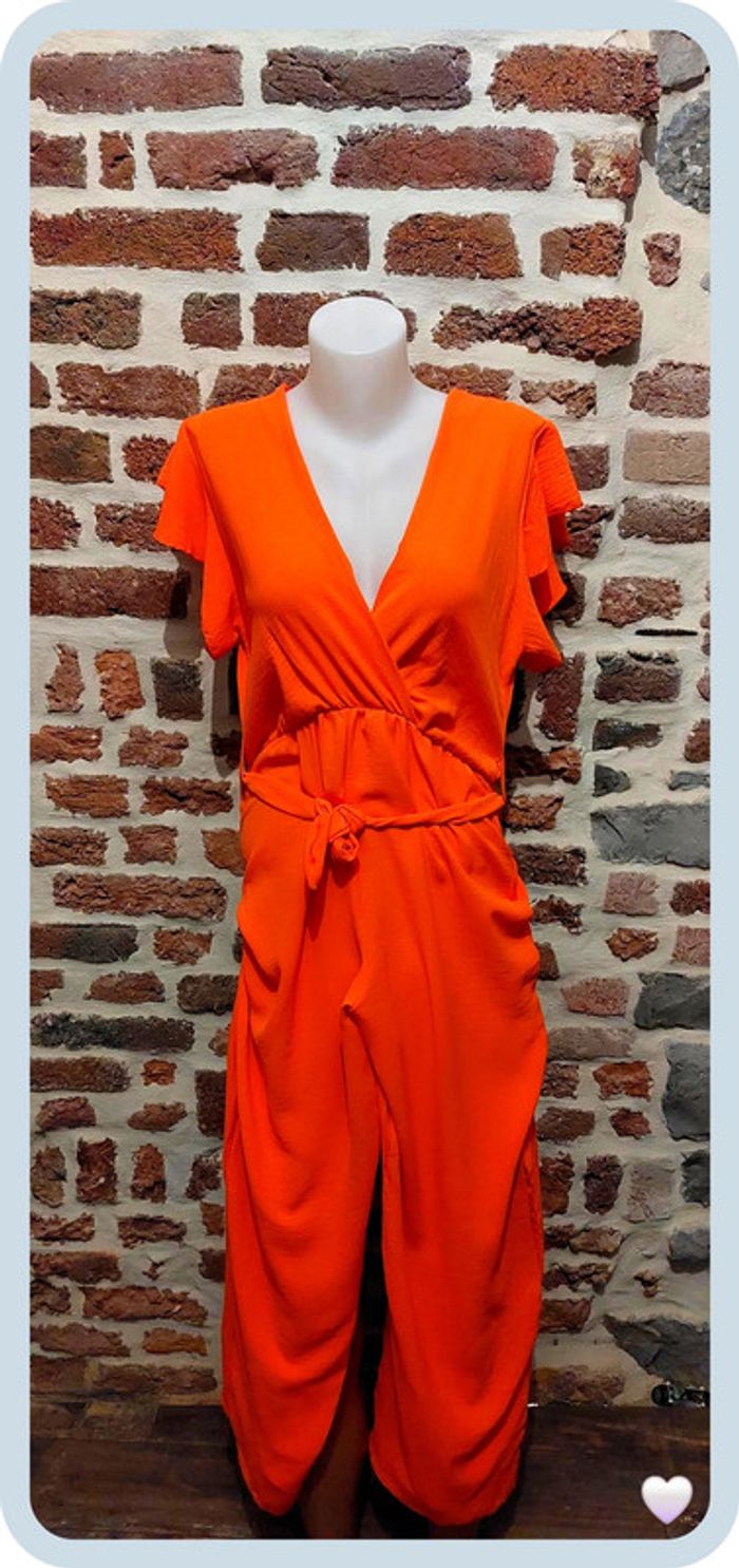 combinaison orange taille unique ok jusque 40