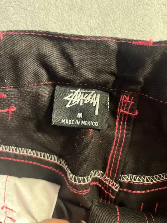 Short/Jort Stussy Black Embroidered Pink Big Logo Back – Taille M - photo numéro 7
