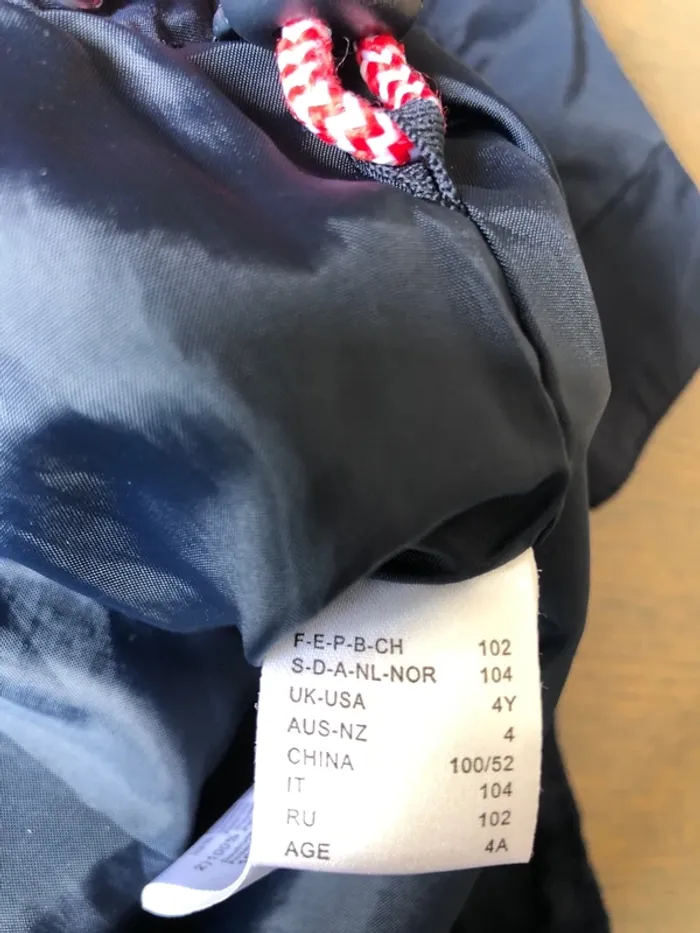 Sweat imperméable 4ans - photo numéro 3
