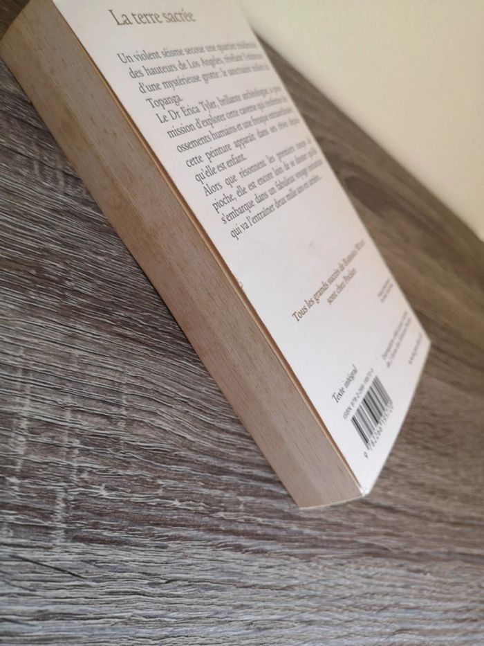 Livre La terre sacrée de Barbara Wood - photo numéro 3