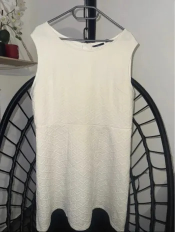 Robe blanche sans manches femme grande taille XXL – Chic & confortable