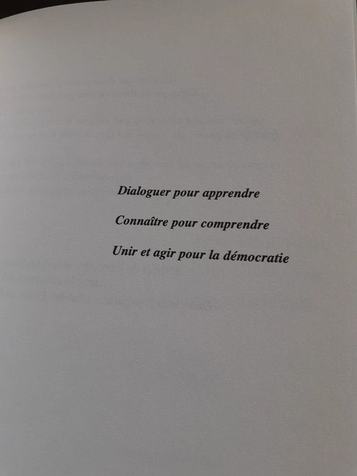 Livre  démocratie oblige - photo numéro 4