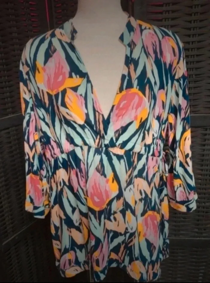 Très belle blouse fleurie XL