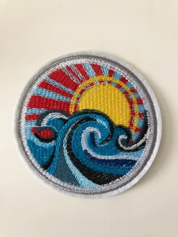 Écusson patch brodé vague neuf