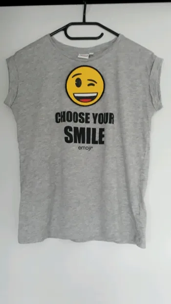 T-shirt gris avec patch à interchanger
