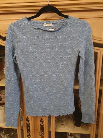 Très joli haut bleu cache cache en relief taille S