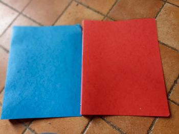 Lot deux classeurs cartonné fins