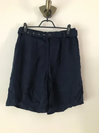 Short bleu
