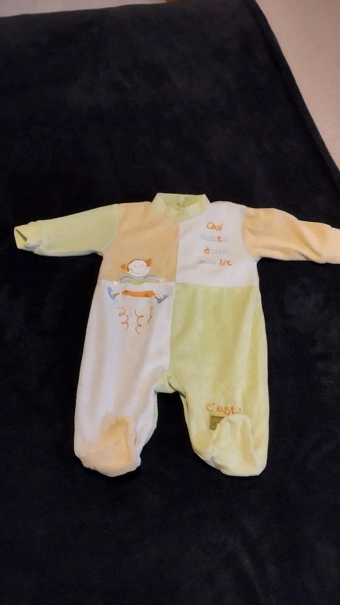 Lot vêtements bébé 1 mois - photo numéro 2