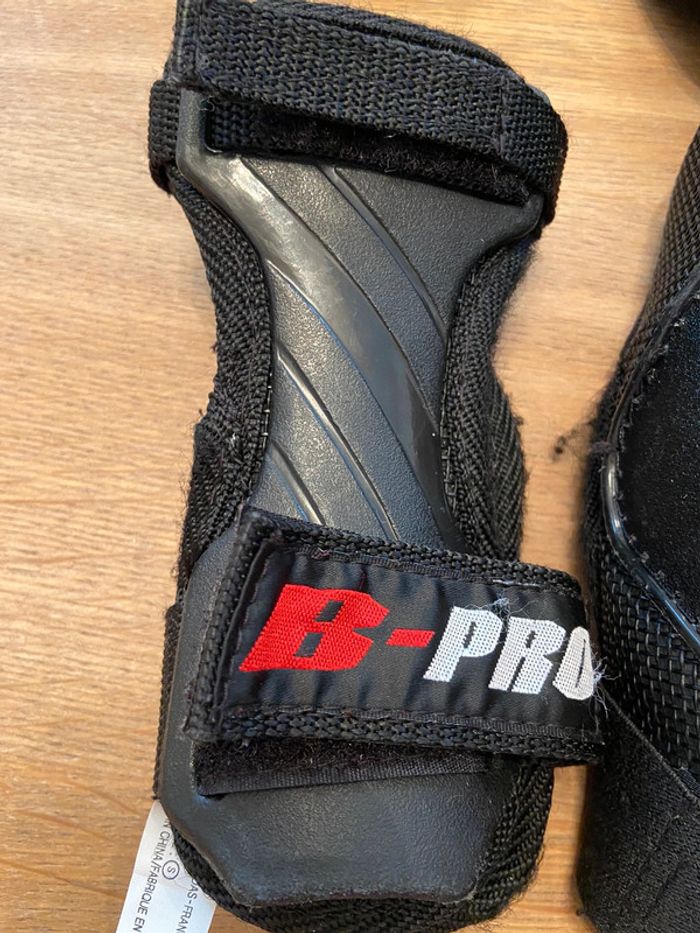 Lot de deux paires de protections genoux et deux paires de protections mains taille S - photo numéro 9