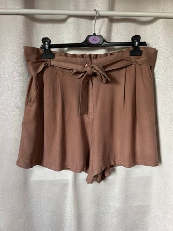 Short fluide marron avec ceinture à nouer XXL 