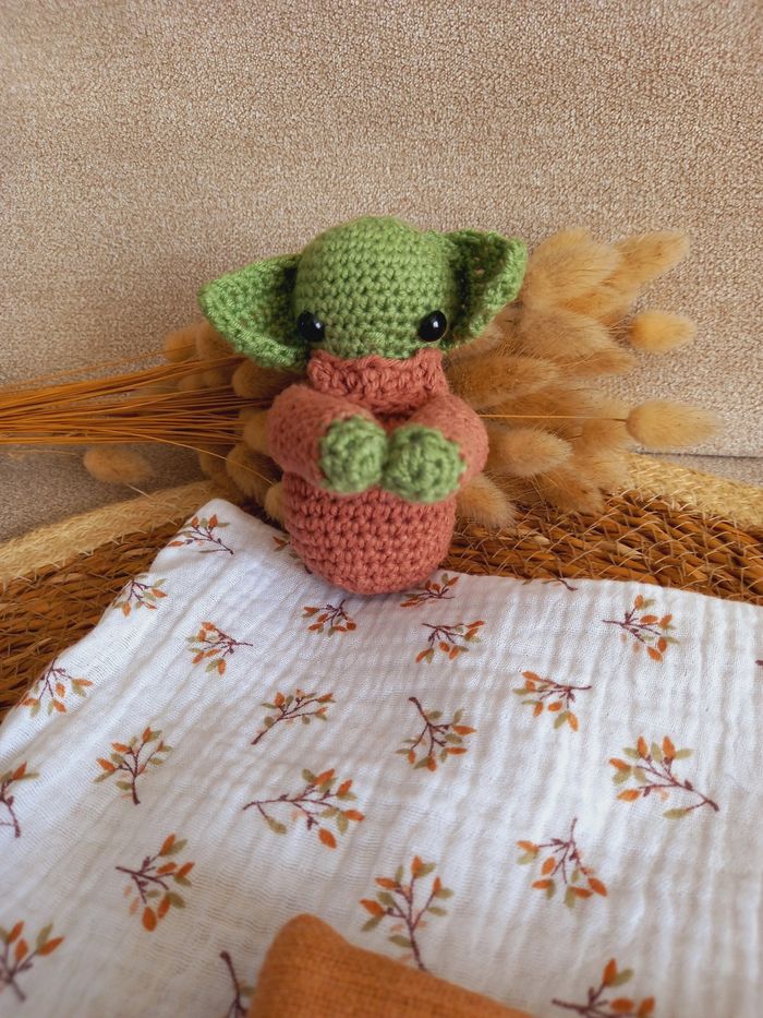 Doudou plat baby yoda star wars amigurumi au crochet - photo numéro 5