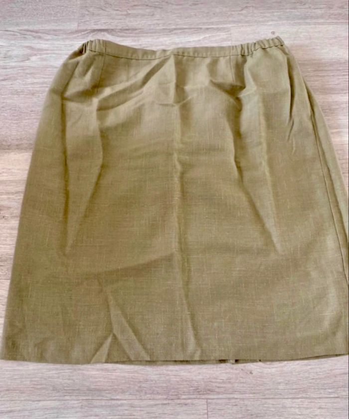 Jupe élégante mi-longue ajustée