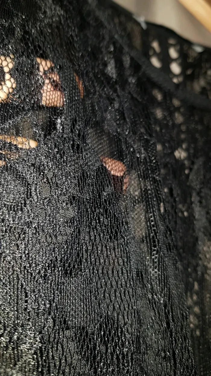 Robe en dentelle - photo numéro 2