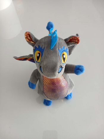 Superbe Peluche Dragon – Gris & Bleu – Écailles Brillantes
