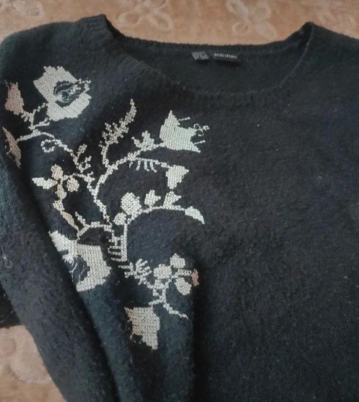 Pull noir avec fleurs brodées taille 44 , Bodyflirt - photo numéro 2