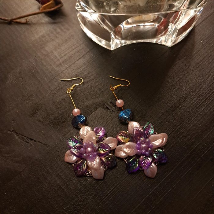 Boucles d'oreilles pendante violette et rose - photo numéro 7